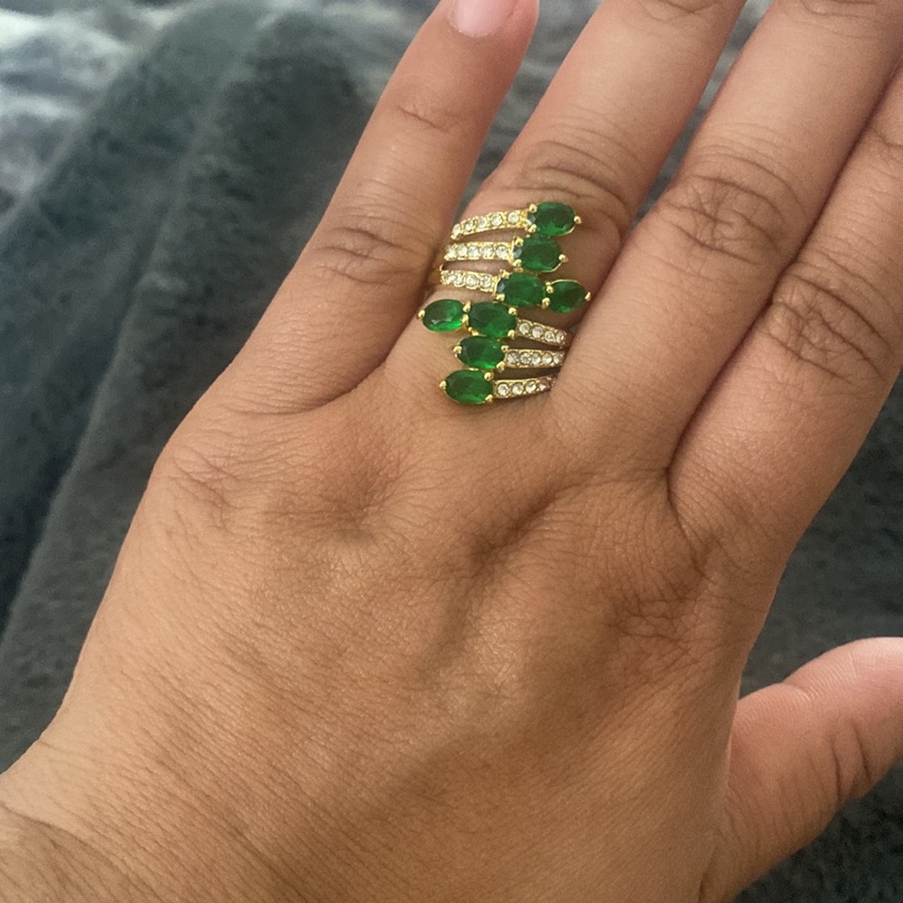 Beautiful Ring - Picture 2 of 6